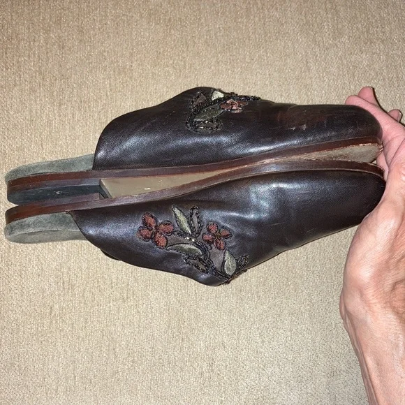 ANTHROPOLOGIE Womens Hand Made Slip On Slides Floral Embellished Size 9 - Picture 9 of 11